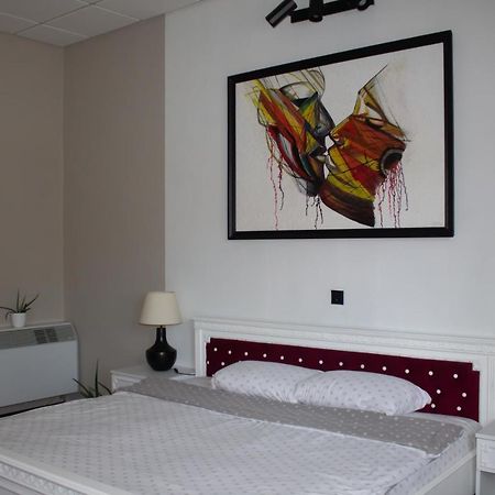 Yox Apartment 1 ออราแด ภายนอก รูปภาพ