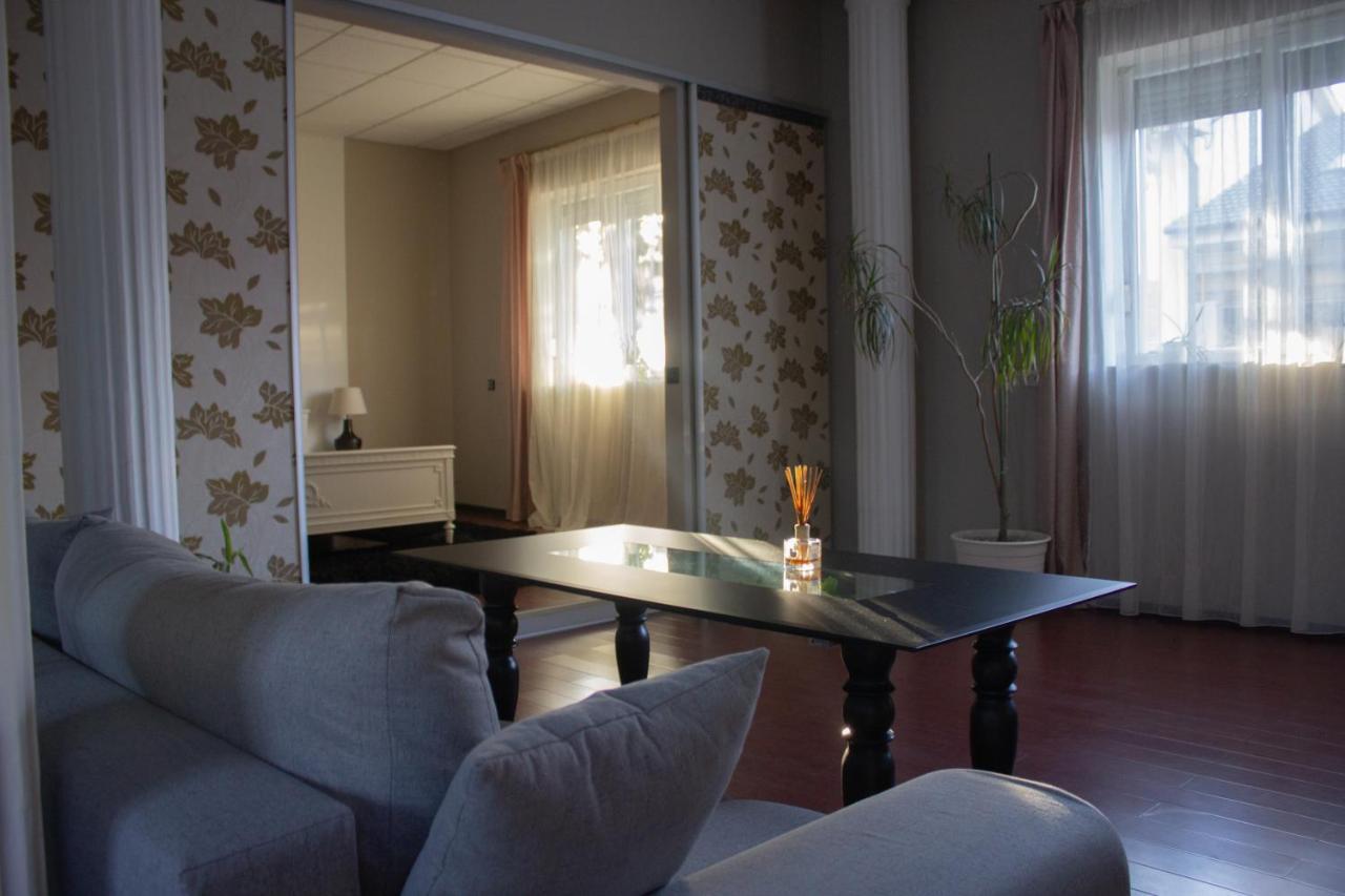 Yox Apartment 1 ออราแด ภายนอก รูปภาพ