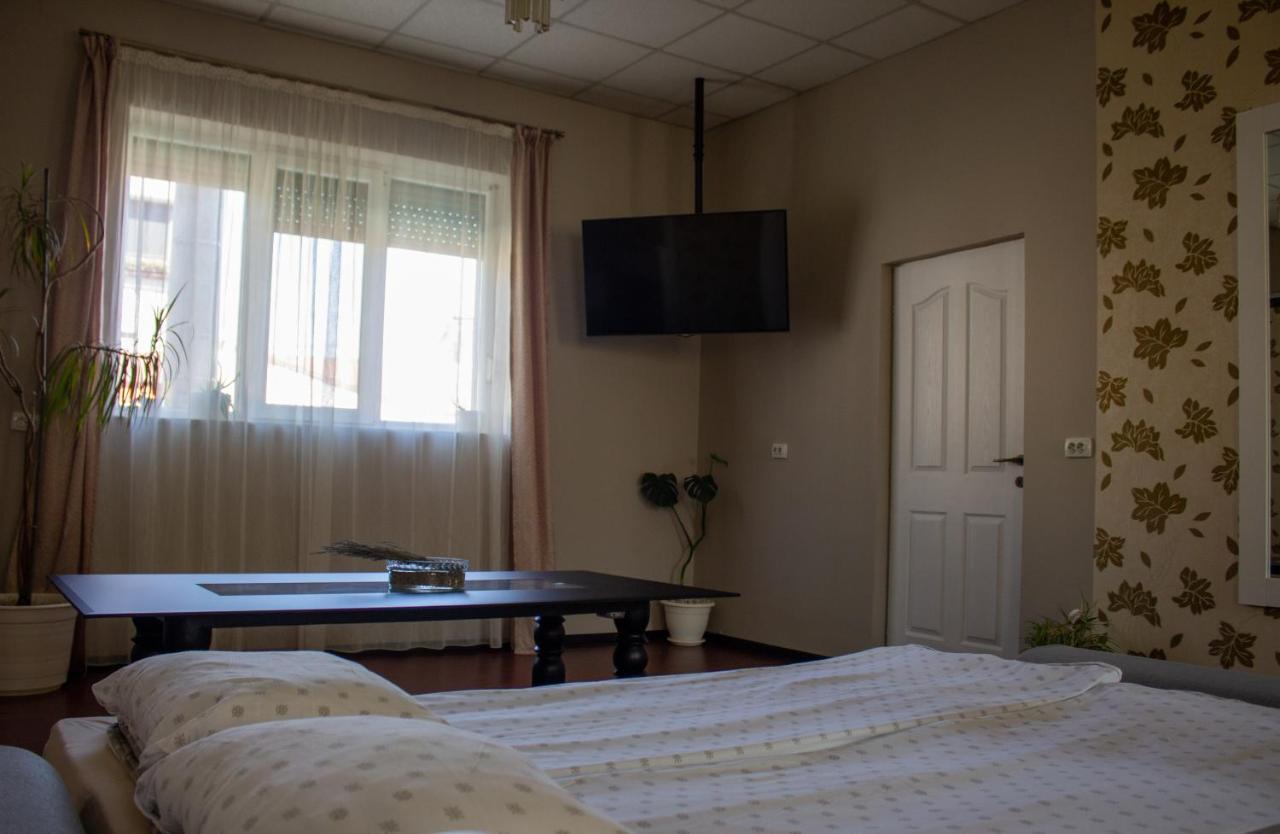 Yox Apartment 1 ออราแด ภายนอก รูปภาพ