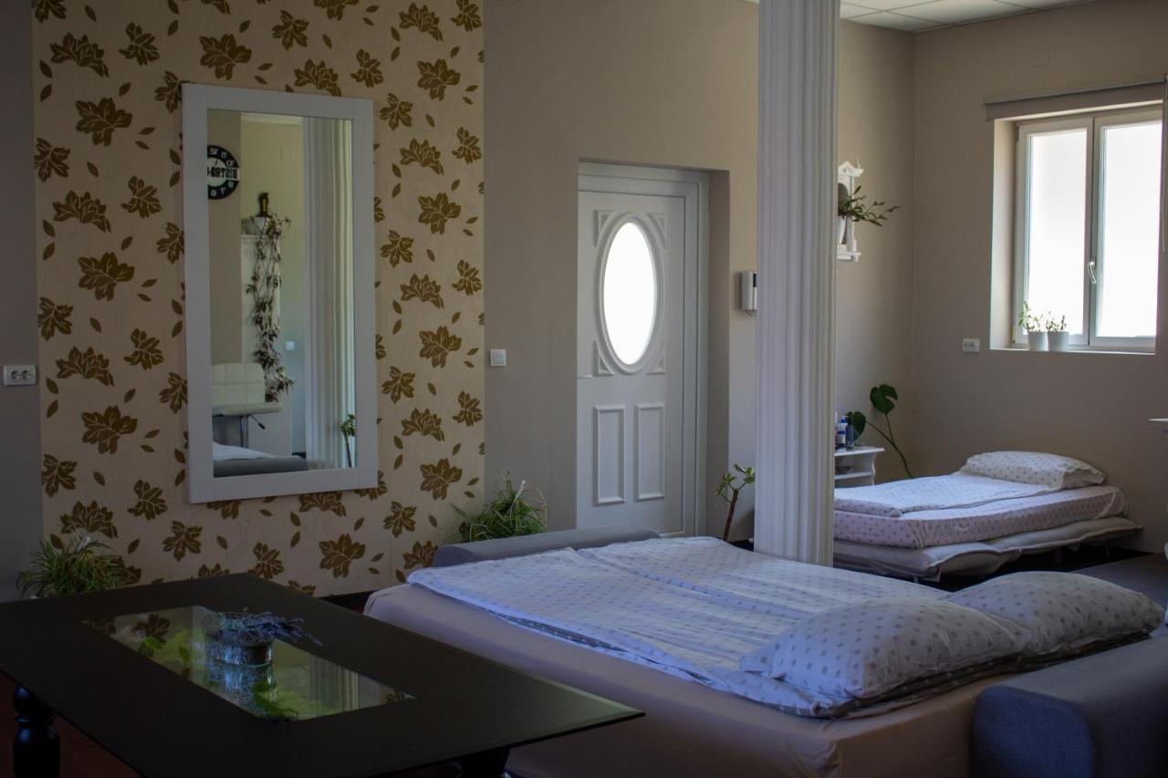 Yox Apartment 1 ออราแด ภายนอก รูปภาพ